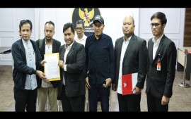 koalisi-masyarakat-sipil-meminta-mk-panggil-presiden-jokowi