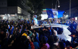 back-to-back-persib-bandung-kunci-gelar-juara-kdm-ajak-bobotoh-rayakan-dengan-tertib