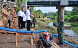 presiden-jokowi-meninjau-pompanisasi-di-jawa-tengah