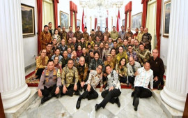 presiden-jokowi-gelar-makan-siang-dan-berpamitan-kepada-kabinet-indonesia-maju