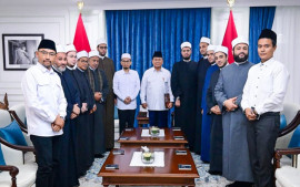 pertemuan-penuh-kehangatan-presiden-prabowo-sambut-ustaz-adi-hidayat-bersama-delegasi-al-azhar-kairo-di-istana-jakarta