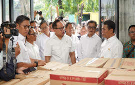 mentan-amran-pimpin-operasi-pasar-pangan-murah-untuk-stabilkan-harga-jelang-ramadan