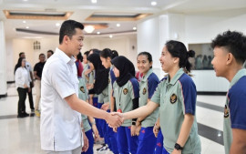 wamenpora-taufik-hidayat-lepas-timnas-futsal-putri-ke-afc-women-s-futsal-asian-cup-2025