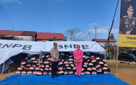 kapolri-salurkan-5-000-paket-bansos-untuk-korban-gempa-di-bengkulu